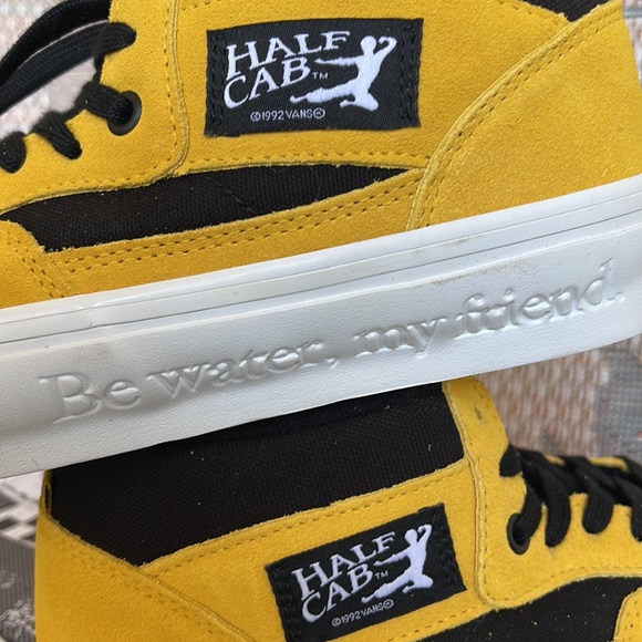 Vans • WMNS Skate Half Cab
Bruce Lee Black/Yellow
VN0A5FCDY23
Sneakers - Picture 14 of 16